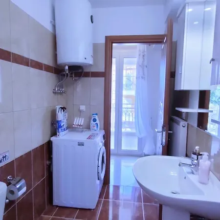 Blue Lagoon Luxury A1 アルゴストリオン